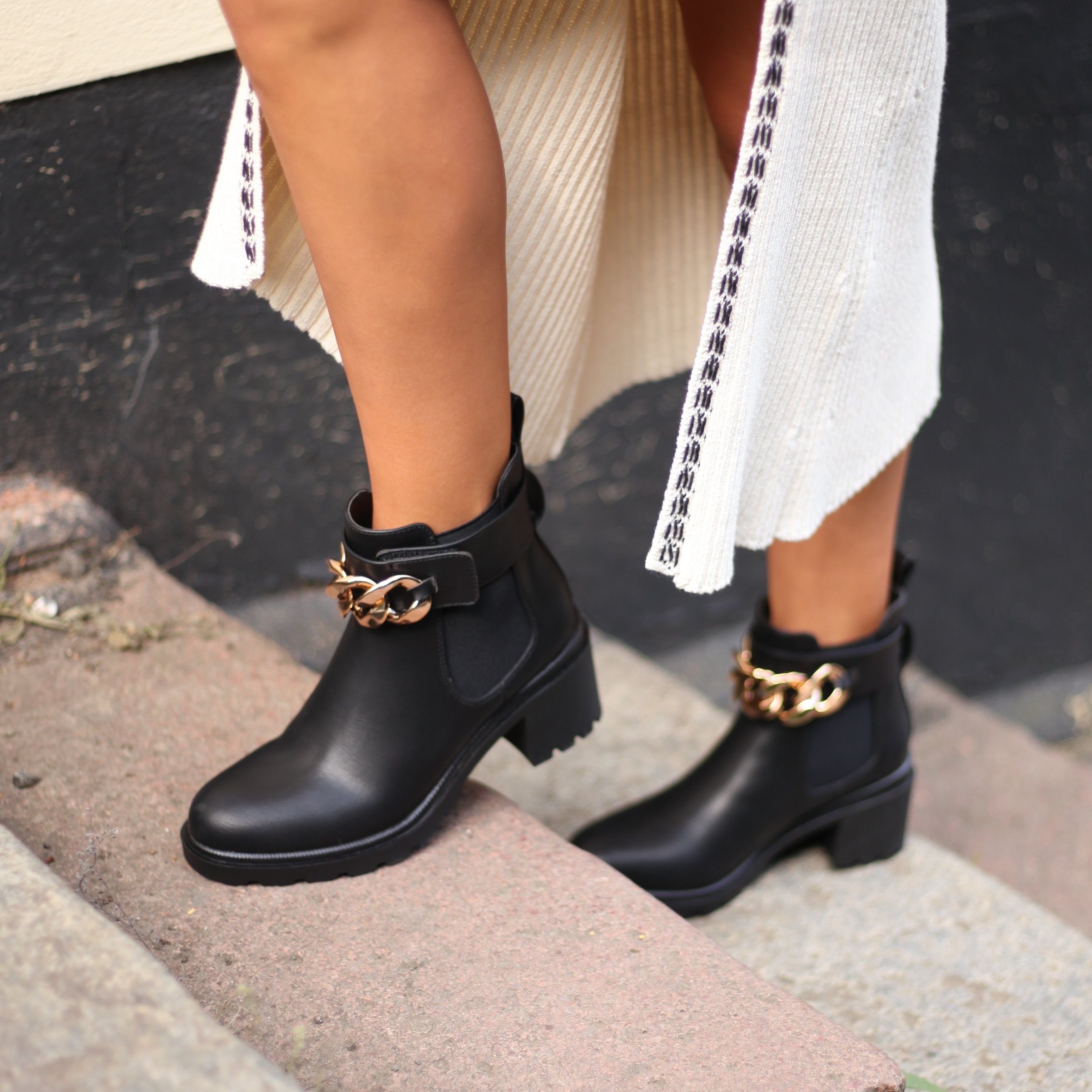 boots low heel chunky